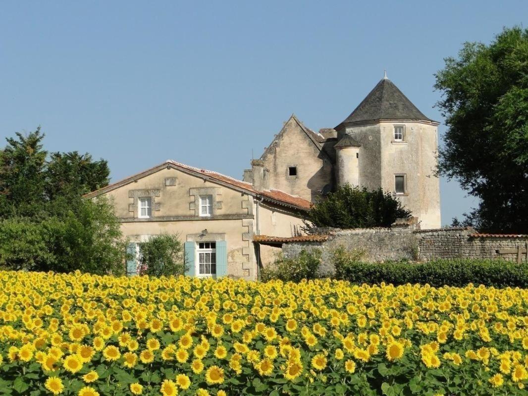 Gite Du Chateau De Pernan Avy Экстерьер фото