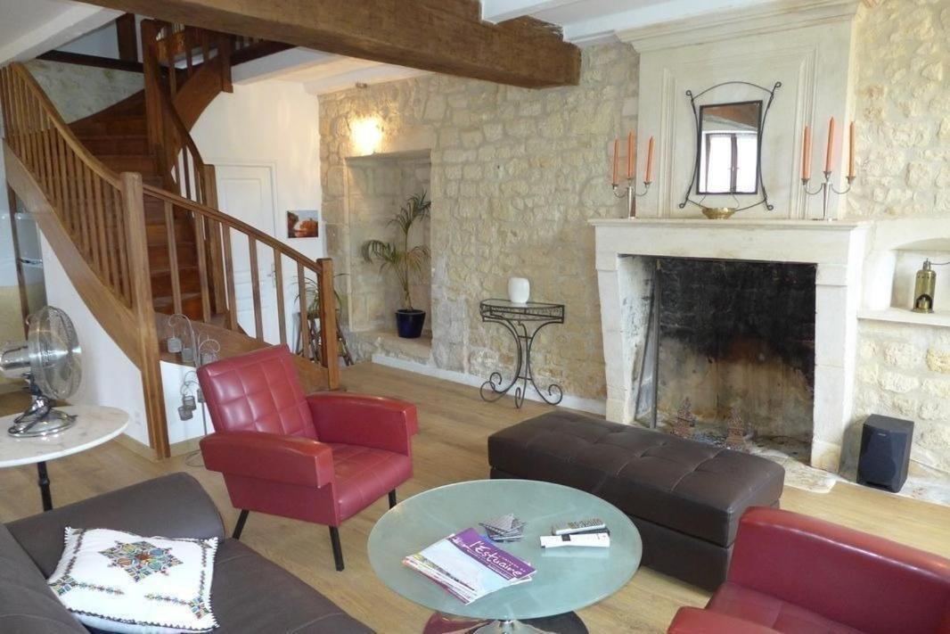 Gite Du Chateau De Pernan Avy Экстерьер фото